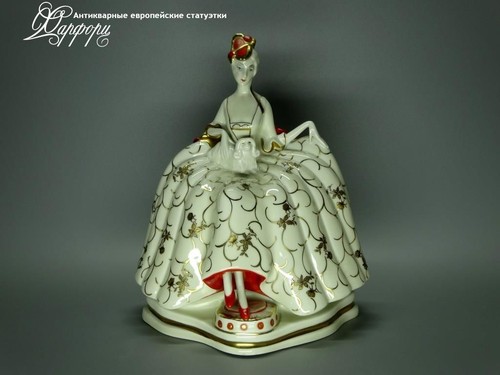 Купить фарфоровую статуэтку Schaubach Kunst Ар-деко Дама в кресле